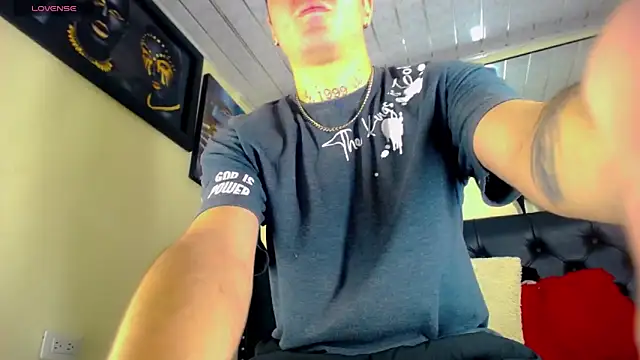 Snapshot of Sebastian_Loaiza chatting on November 7, 2025, 5:39 pm Sebastian Loaiza online show from November 7, 2025, 5:39 pm