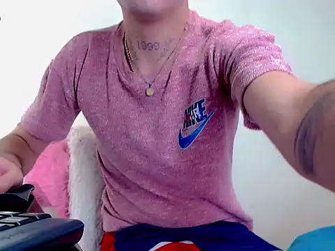 Snapshot of Sebastian_Loaiza chatting on November 29, 2025, 5:13 pm Sebastian Loaiza online show from November 29, 2025, 5:13 pm