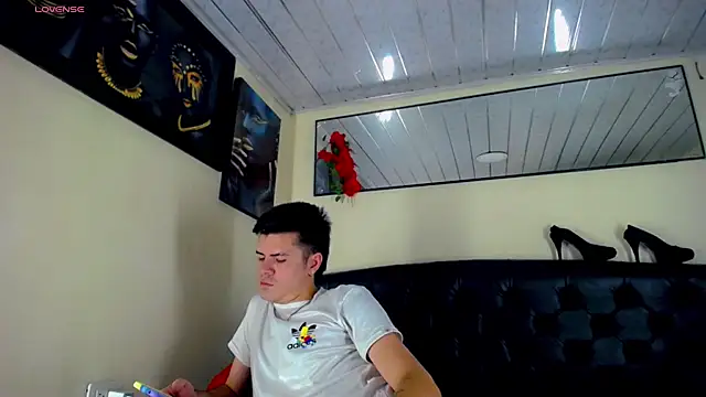 Snapshot of Sebastian_Loaiza chatting on November 6, 2025, 3:43 am Sebastian Loaiza online show from November 6, 2025, 3:43 am