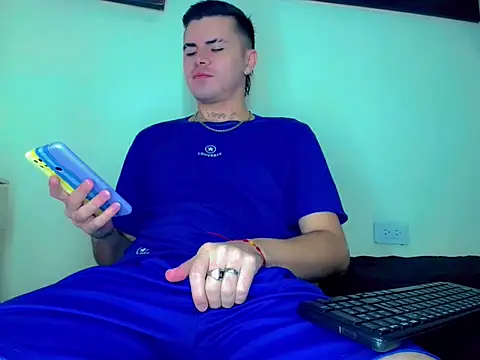 Snapshot of Sebastian_Loaiza chatting on November 14, 2025, 4:21 pm Sebastian Loaiza online show from November 14, 2025, 4:21 pm