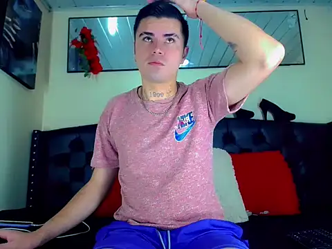 Snapshot of Sebastian_Loaiza chatting on November 9, 2025, 4:11 pm Sebastian Loaiza online show from November 9, 2025, 4:11 pm