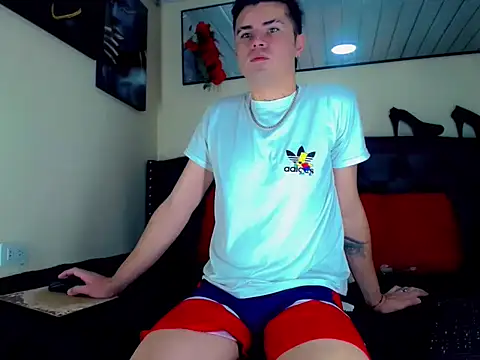 Snapshot of Sebastian_Loaiza chatting on November 5, 2025, 3:37 pm Sebastian Loaiza online show from November 5, 2025, 3:37 pm