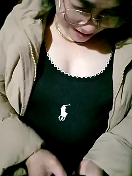 small-house123 online show from November 20, 2025, 1:01 pm