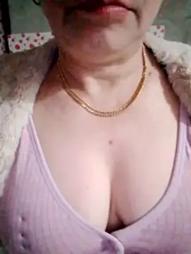 small-house123 online show from February 11, 2026, 1:49 am