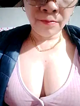 small-house123 online show from January 18, 2026, 11:57 am