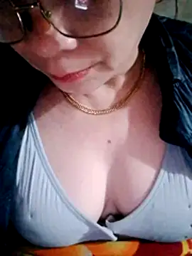 small-house123 online show from February 3, 2026, 12:54 am