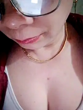 small-house123 online show from February 10, 2026, 1:26 am