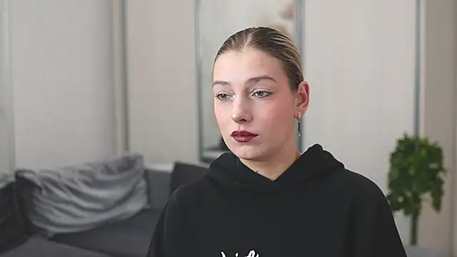 Snapshot of BlushVenom chatting on November 7, 2025, 5:17 pm BlushVenom online show from November 7, 2025, 5:17 pm