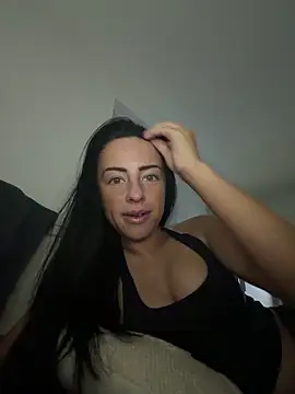 Snapshot of Bethrae25 chatting on February 3, 2026, 8:14 pm Bethrae25 online show from February 3, 2026, 8:14 pm