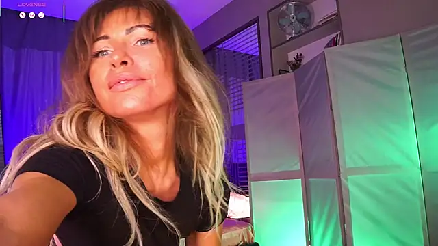 Nikki  Amour online show from February 22, 2026, 1:35 pm