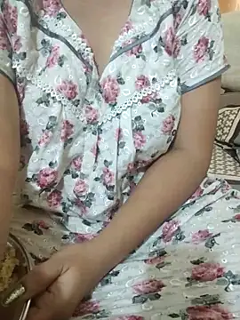 Snapshot of mouni499 chatting on May 18, 2026, 7:02 am mouni499 online show from May 18, 2026, 7:02 am