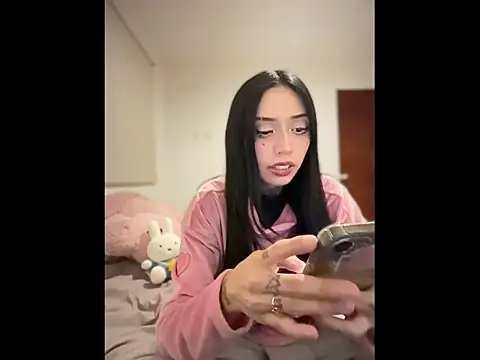 JIORYOvO online show from June 25, 2026, 3:48 am