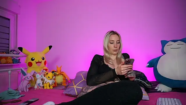 StellaCinderella online show from December 22, 2025, 2:06 pm