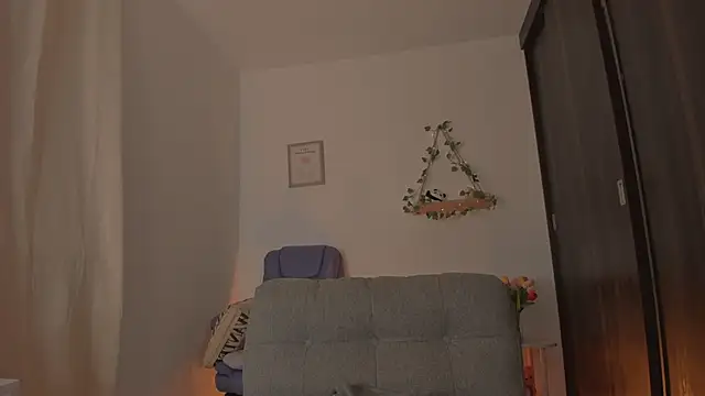 bergmanamii online show from April 21, 2026, 1:42 am