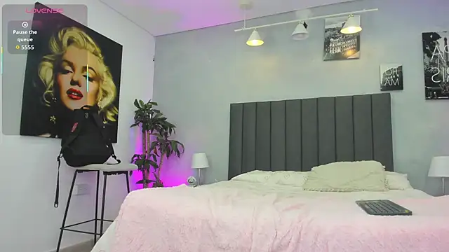 kendra london online show from April 15, 2026, 11:16 am