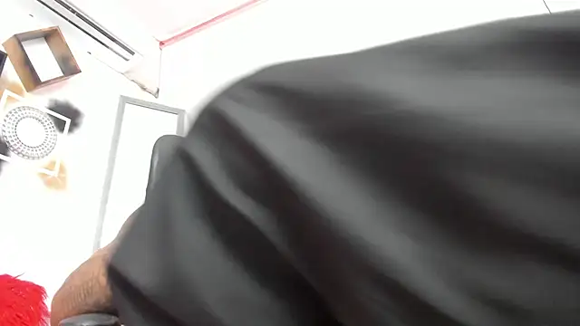 Snapshot of YuleimysAndAlex chatting on November 6, 2025, 2:37 am YuleimysAndAlex online show from November 6, 2025, 2:37 am