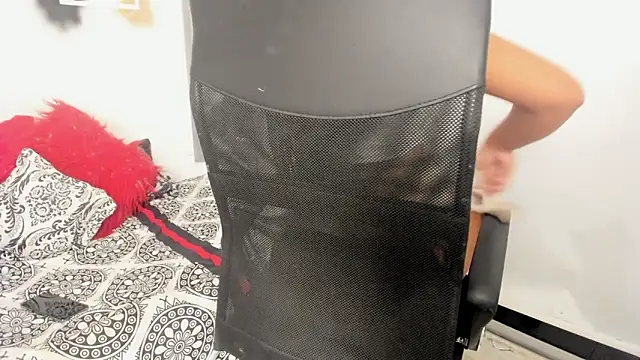 Snapshot of YuleimysAndAlex chatting on December 4, 2025, 11:59 pm YuleimysAndAlex online show from December 4, 2025, 11:59 pm