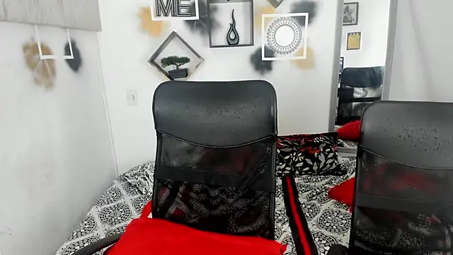 Snapshot of YuleimysAndAlex chatting on December 1, 2025, 3:29 am YuleimysAndAlex online show from December 1, 2025, 3:29 am