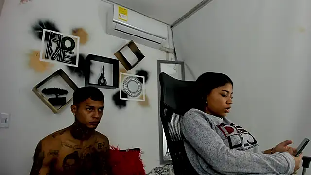 Snapshot of YuleimysAndAlex chatting on December 3, 2025, 3:51 am YuleimysAndAlex online show from December 3, 2025, 3:51 am