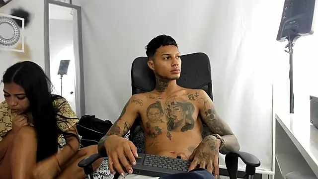 Snapshot of YuleimysAndAlex chatting on November 23, 2025, 3:05 am YuleimysAndAlex online show from November 23, 2025, 3:05 am