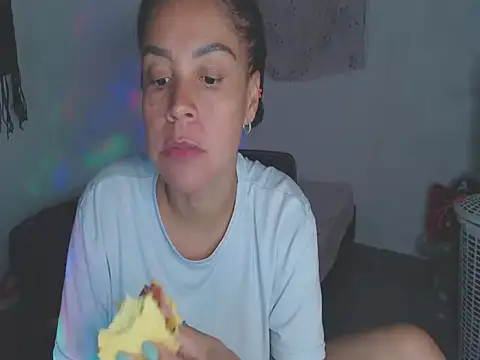 shayna cute online show from June 9, 2026, 12:55 am