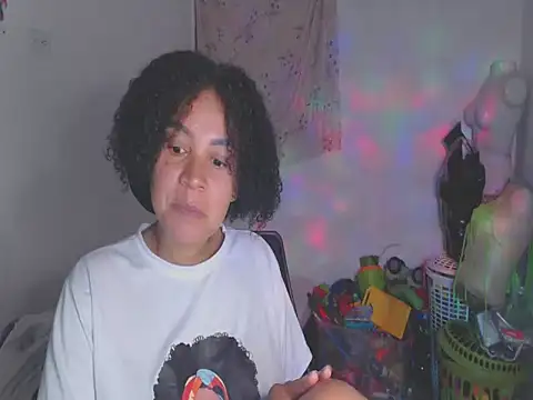 shayna cute online show from May 27, 2026, 1:57 am