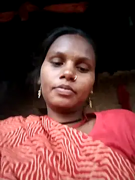 Snapshot of Simmy_cut chatting on November 4, 2025, 9:35 am Simmy cut online show from November 4, 2025, 9:35 am