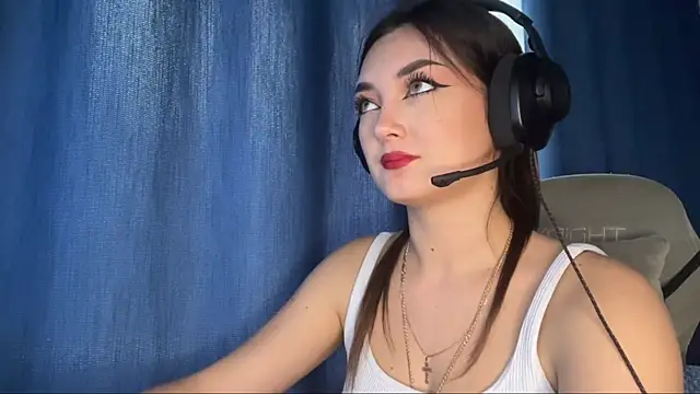 Snapshot of TwotyBright chatting on December 17, 2025, 10:09 am TwotyBright online show from December 17, 2025, 10:09 am