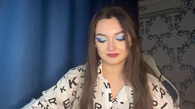 Snapshot of TwotyBright chatting on November 24, 2025, 4:18 pm TwotyBright online show from November 24, 2025, 4:18 pm