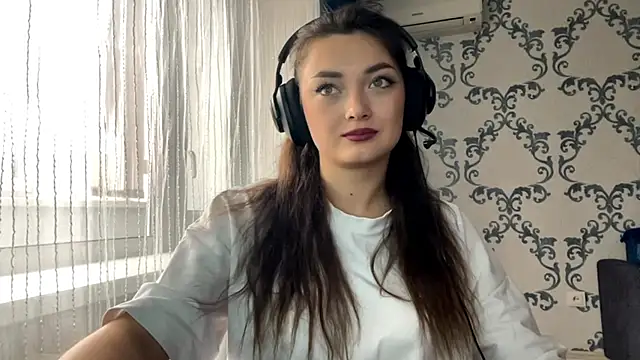 Snapshot of TwotyBright chatting on November 11, 2025, 8:09 am TwotyBright online show from November 11, 2025, 8:09 am