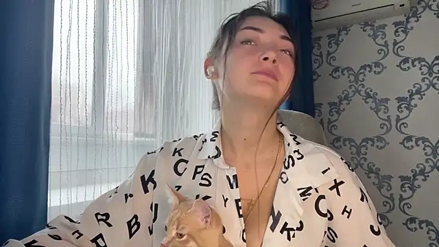 Snapshot of TwotyBright chatting on November 28, 2025, 8:14 am TwotyBright online show from November 28, 2025, 8:14 am