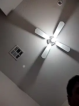 m8je online show from November 17, 2025, 9:13 am