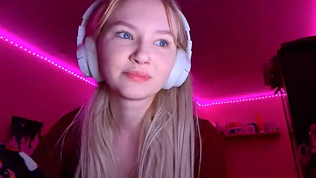 KarinRobertson online show from November 21, 2025, 6:51 pm