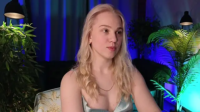 jeancolexx online show from November 3, 2025, 7:02 am