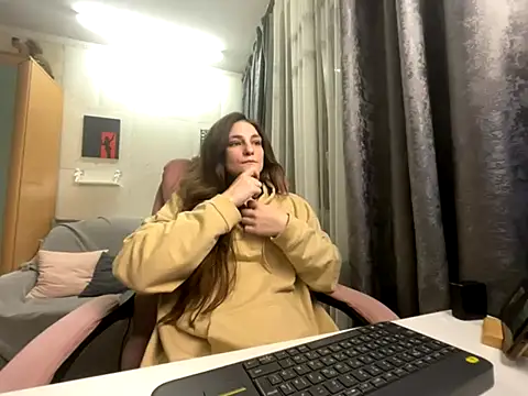 HelgaMun online show from November 8, 2025, 2:31 pm