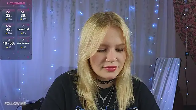 Mila wxw online show from December 18, 2025, 1:48 pm