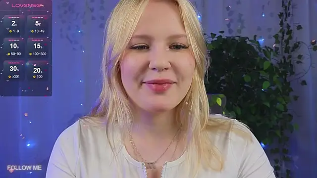 Mila wxw online show from November 15, 2025, 8:18 am