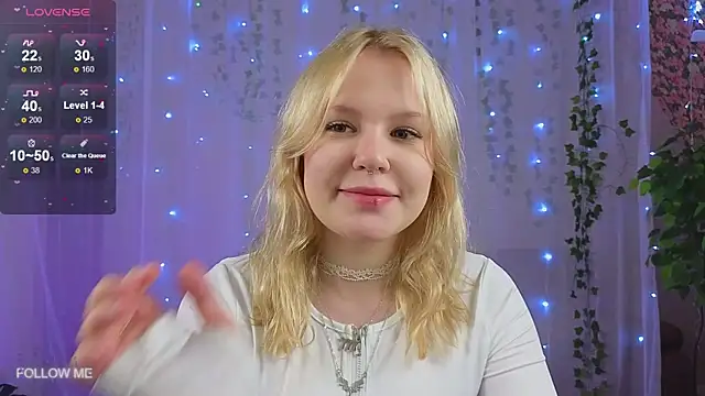 Mila wxw online show from November 8, 2025, 1:14 pm