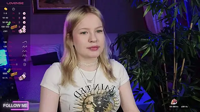 Mila wxw online show from November 22, 2025, 12:15 pm