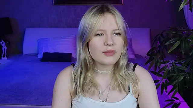 Mila wxw online show from November 23, 2025, 9:30 am