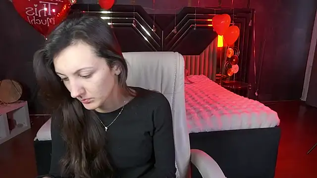 ZafiraMoonn online show from February 18, 2026, 7:06 am