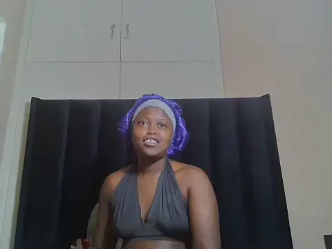 SweetSavage18 online show from May 13, 2026, 7:32 pm