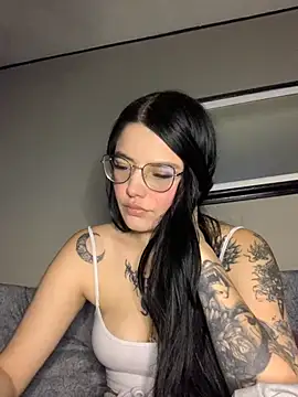 Naomii2 online show from November 4, 2025, 12:25 am