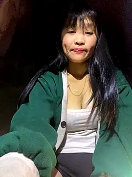 Snapshot of ThuxO7 chatting on November 4, 2025, 12:03 am ThuxO7 online show from November 4, 2025, 12:03 am