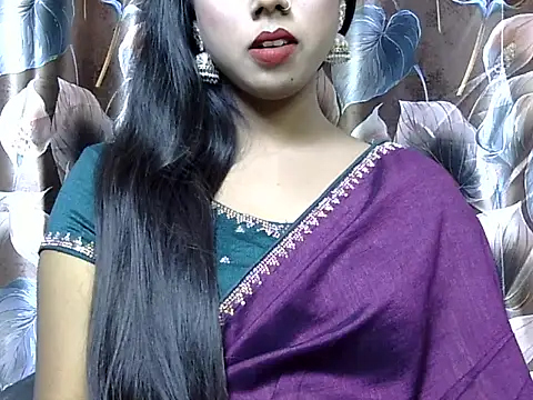 hottest mahi online show from November 3, 2025, 4:10 pm