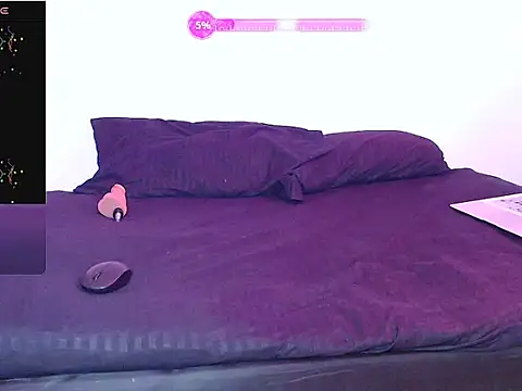 cristalsolei online show from December 3, 2025, 3:11 pm