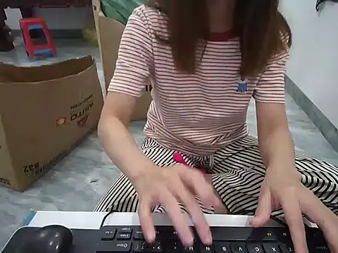 Snapshot of ---Lusi03--- chatting on December 15, 2025, 3:29 pm ---Lusi03--- online show from December 15, 2025, 3:29 pm