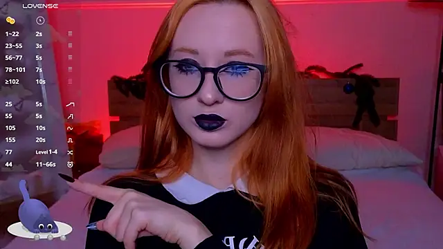 WICKEDEMBER online show from December 19, 2025, 1:31 am