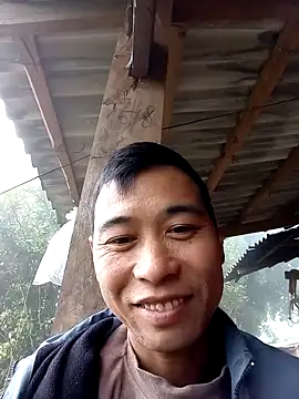 Snapshot of Kevin-n chatting on November 3, 2025, 5:01 am Kevin-n online show from November 3, 2025, 5:01 am