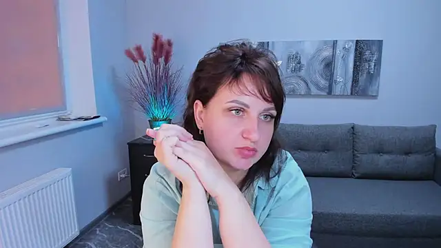 Snapshot of Helen_Rossi chatting on November 6, 2025, 8:18 am Helen Rossi online show from November 6, 2025, 8:18 am